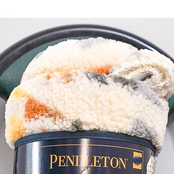 Pendleton Sherpa Fleece Blanket In  Arrow Point Gray color in King size - Picture 3 of 6